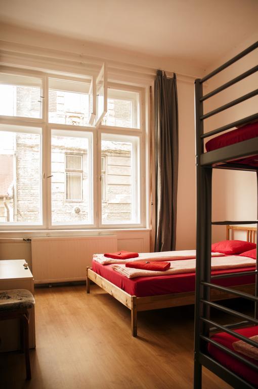 2Night Hostel Budapest Extérieur photo